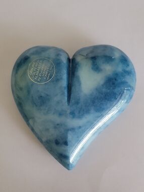 GENUINE VOLTERRA ALABASTER HAND CARVED HEART SHAPE STONE.